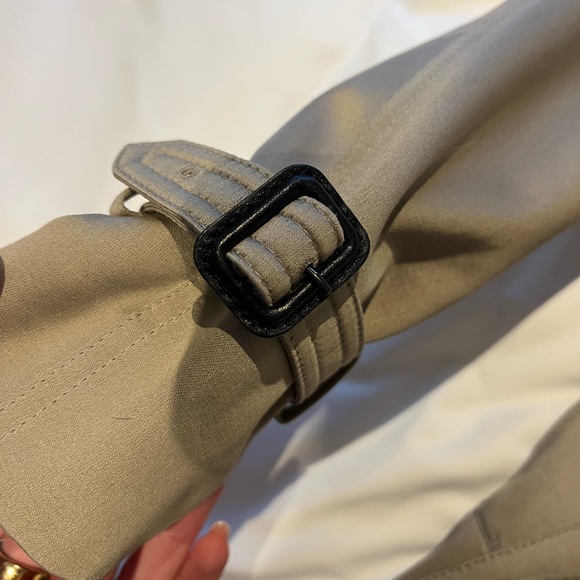 Burberry trench coat - Picture 8 of 9